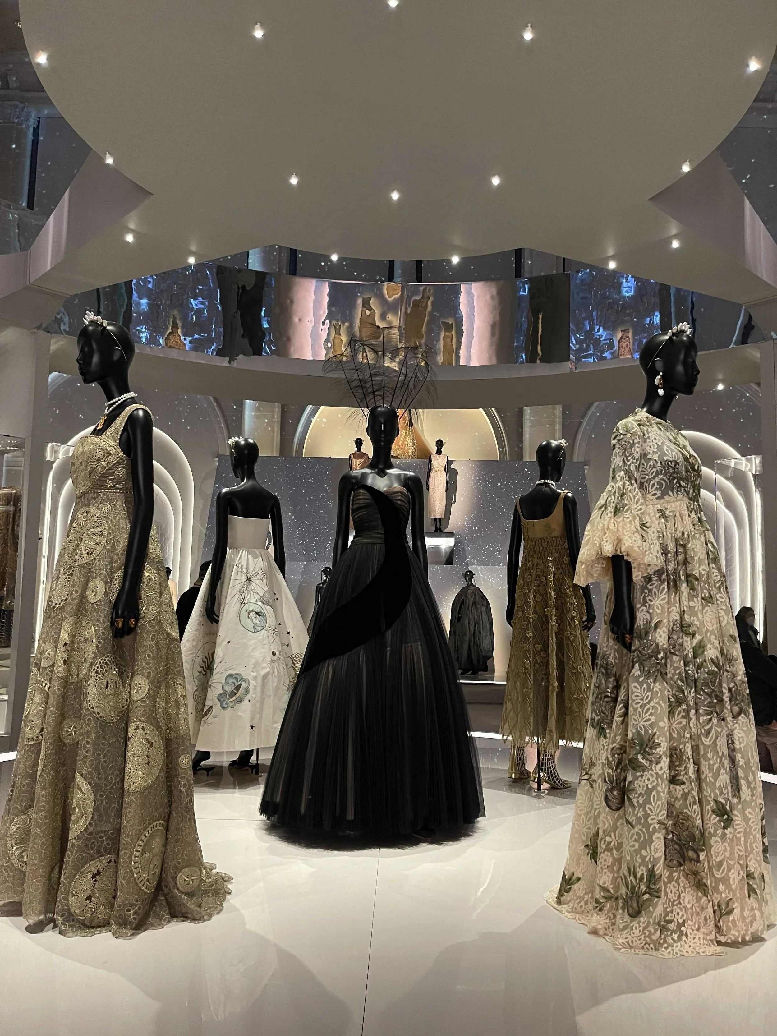 A Tour of Dior MODA MAGAZINE